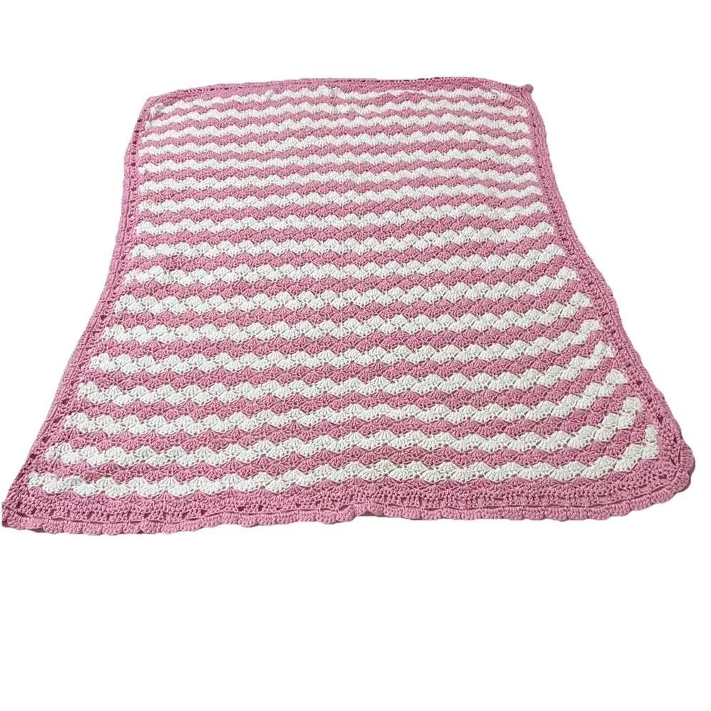 Handmade Pink White‎ Crochet Baby Blanket Shell Stitch 37x40